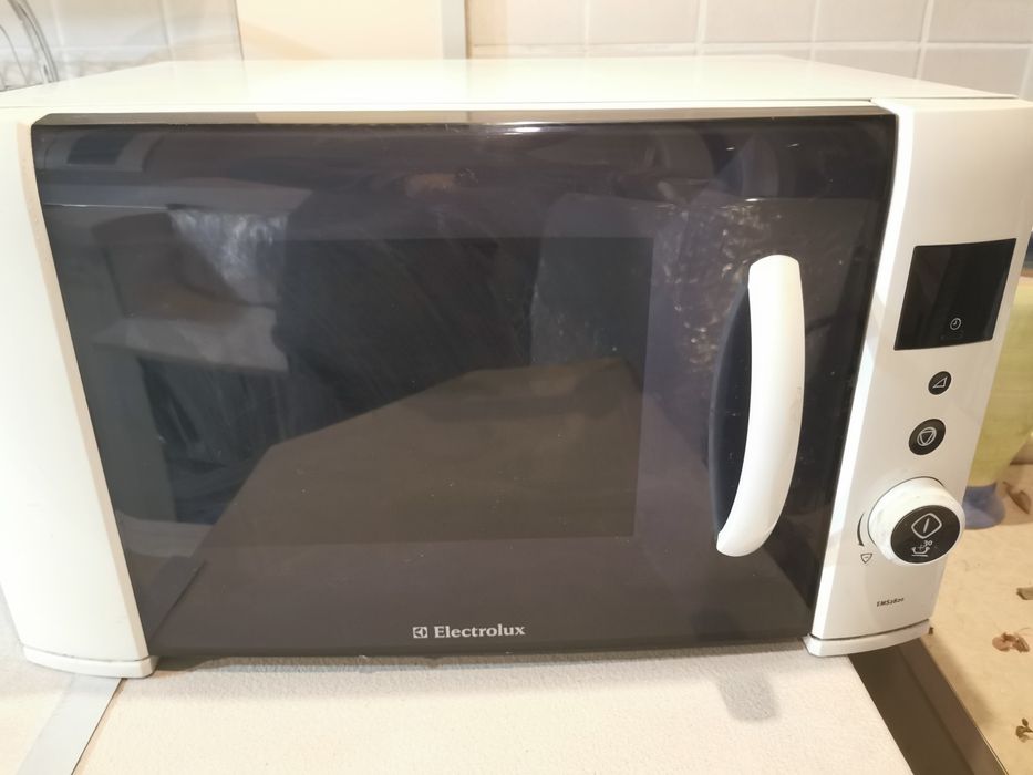 Микровълнова Electrolux