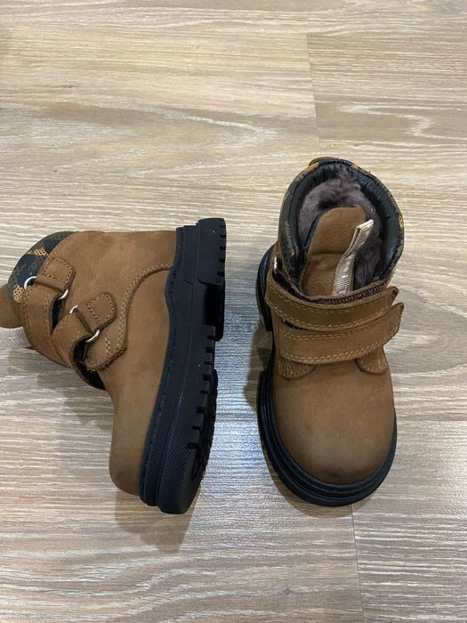 Продам детскую обувь