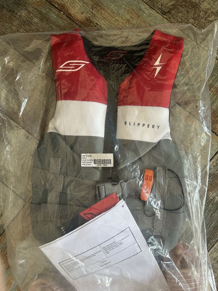 Неопренова спасителна жилетка SLIPPERY SURGE CE VEST