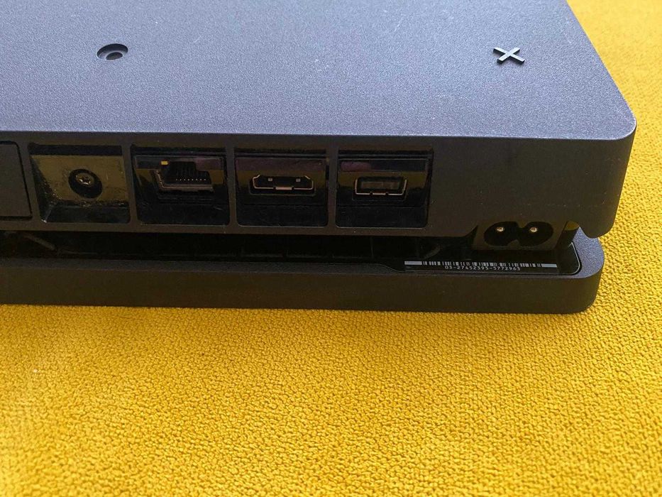PS4 slim | Play Station 4 slim | 1 TB | controler