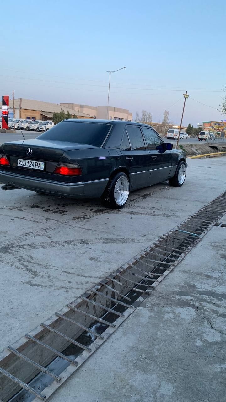 Mers W124 yil 1993 zo'r xolatda