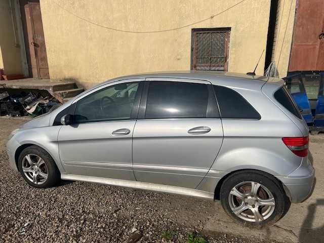 Dezmembrez B-class W245 /2008,2.0 CDI,140cp,aut. 8 tr. Argintiu Polar