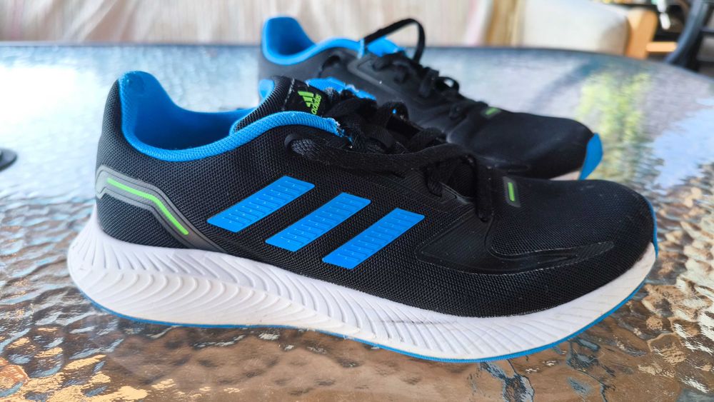 Adidasi sport nr. 40 / 25,5cm