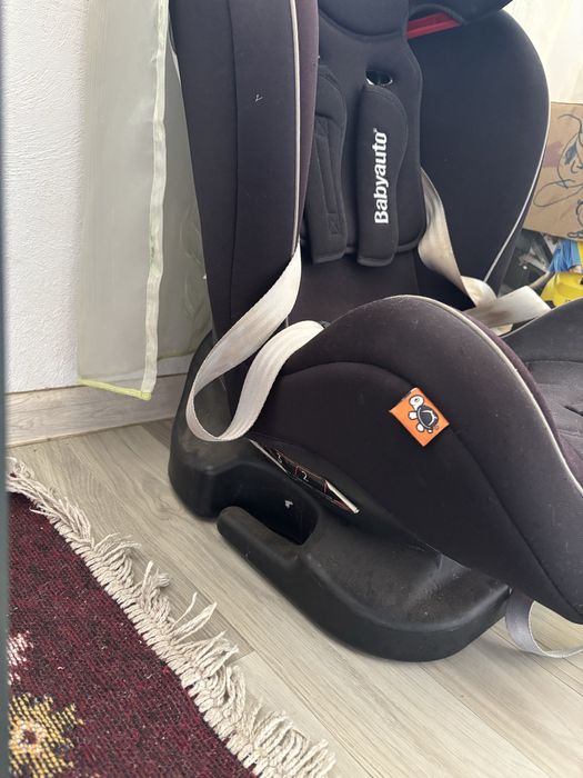 NU ESTE DE VANZARE, se donează scaun auto cu trei pozitii de somn