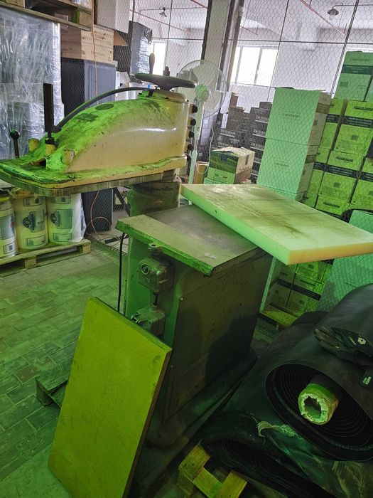 Masina de croit piele sau carton , Stanta cu o coloana Schön & Cie