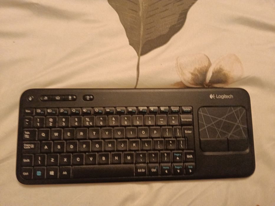 Tastatura tv Logitech wireless.