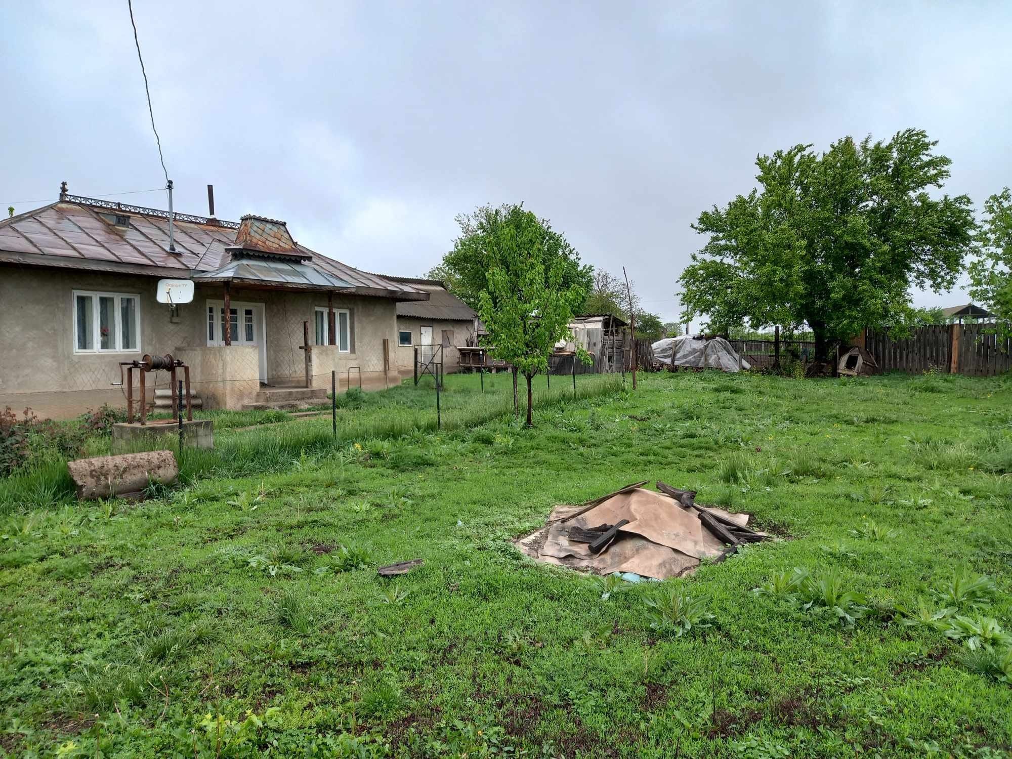 Casa si teren intravilan de vanzare