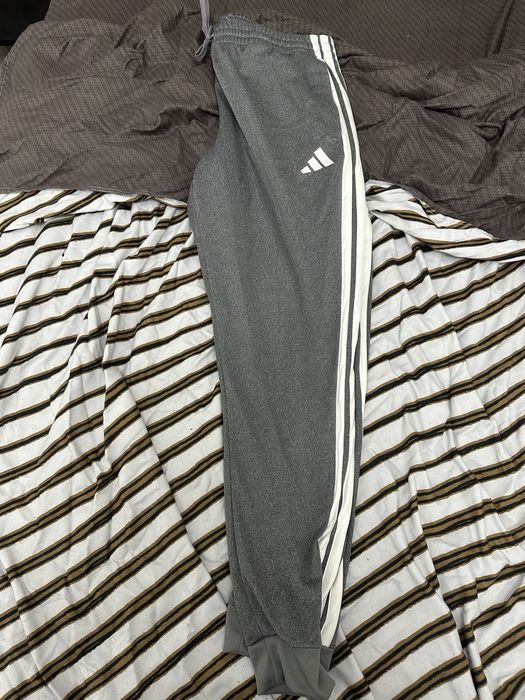 Pantaloni adidasi originali XL noi