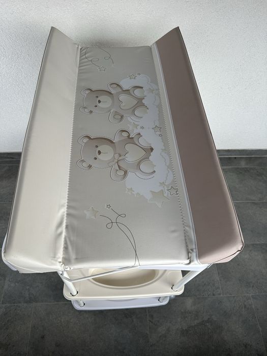 Masa de infasat si cadita bebelusi