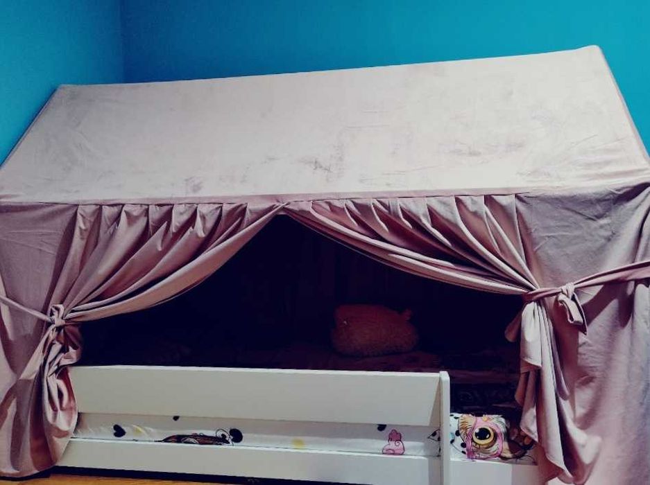 Pat tip căsuță cu baldachin