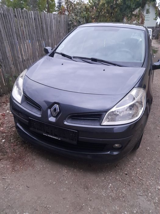Vind renault clio.inmatriculat.pret 1600 negociabil..117 mii km. În pe