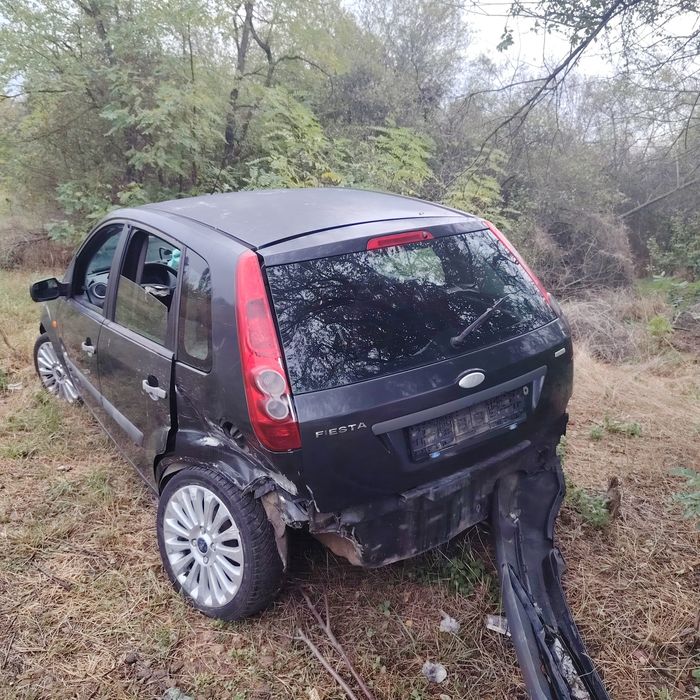 Ford Fiesta (se vinde pentru piese)