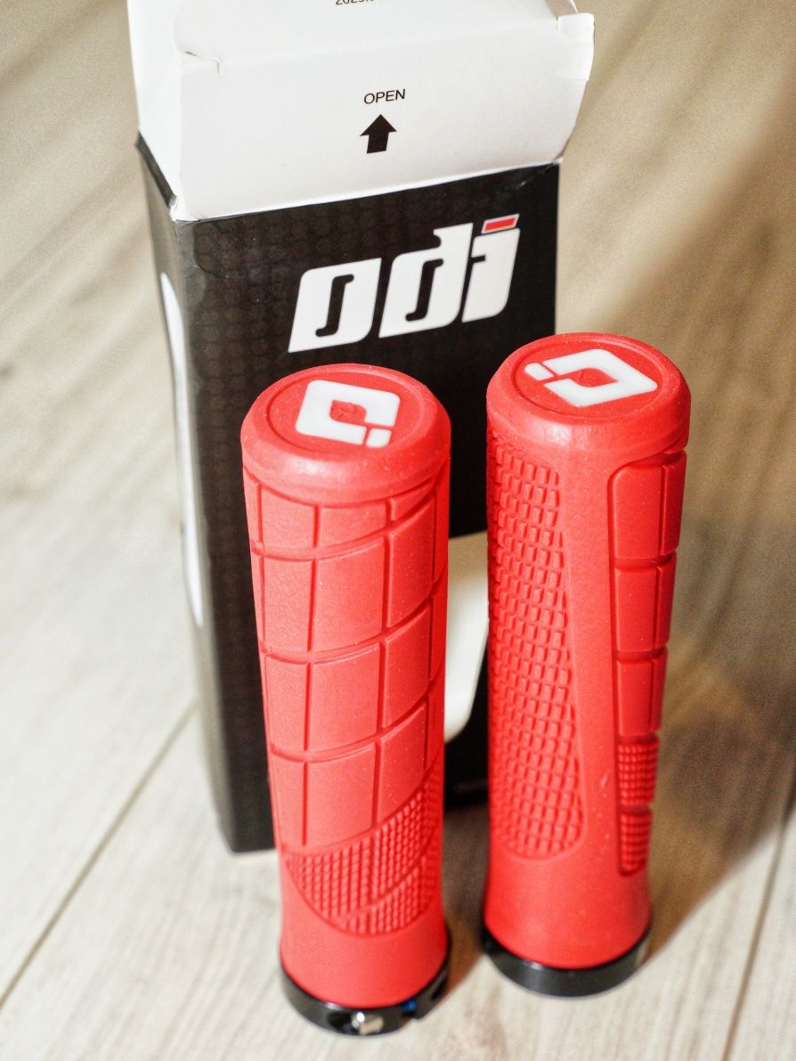 *NOI* Mansoane handlebar grips odi cu lockon