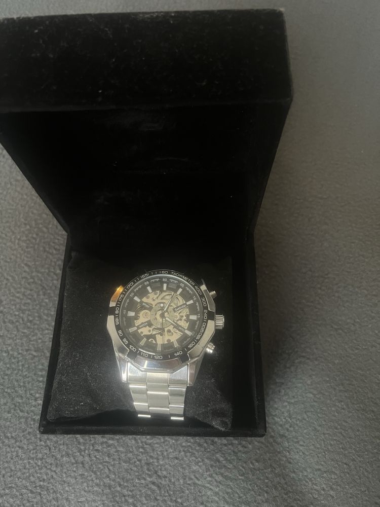 Skeleton watches Механичен часовник самонавиващ се!!!