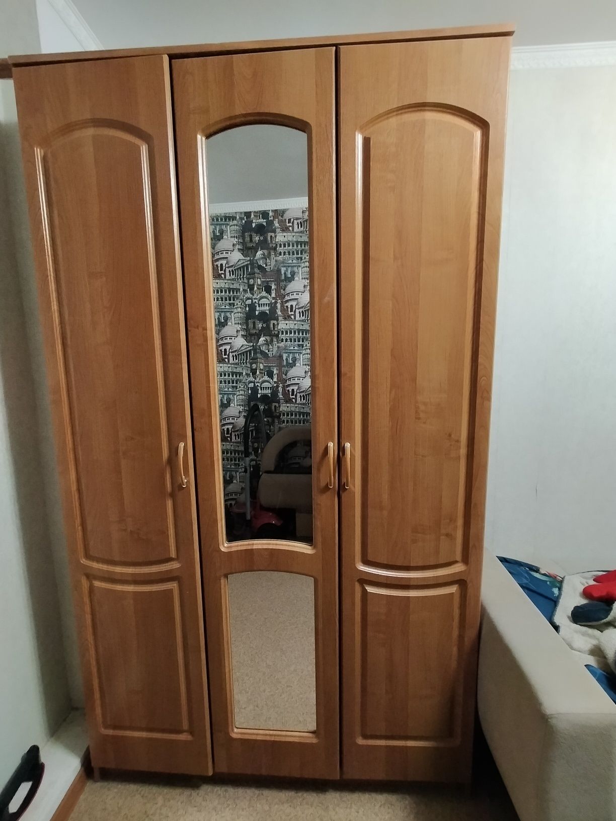 Продам шкаф в хорошем состоянии