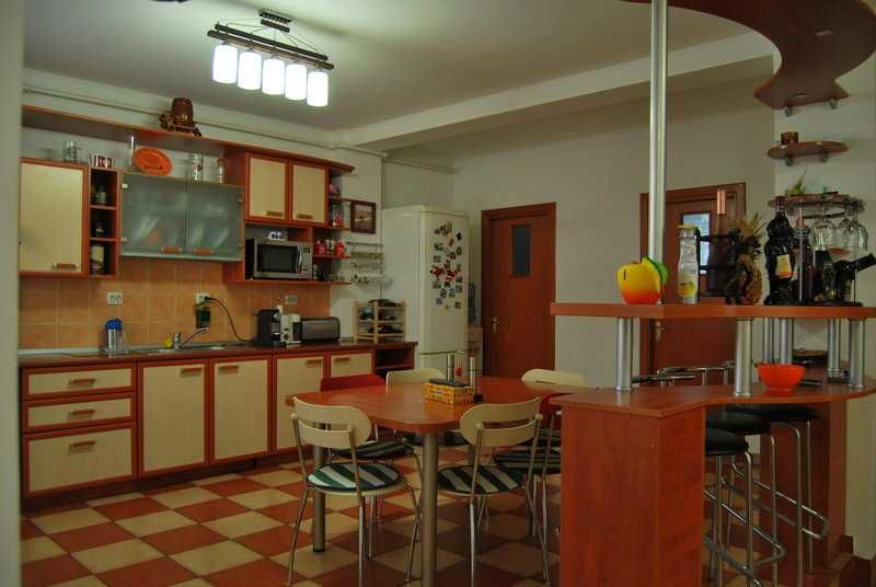Proprietar inchiriez ,vila singur curte,Mall Vitan S+P+Et1