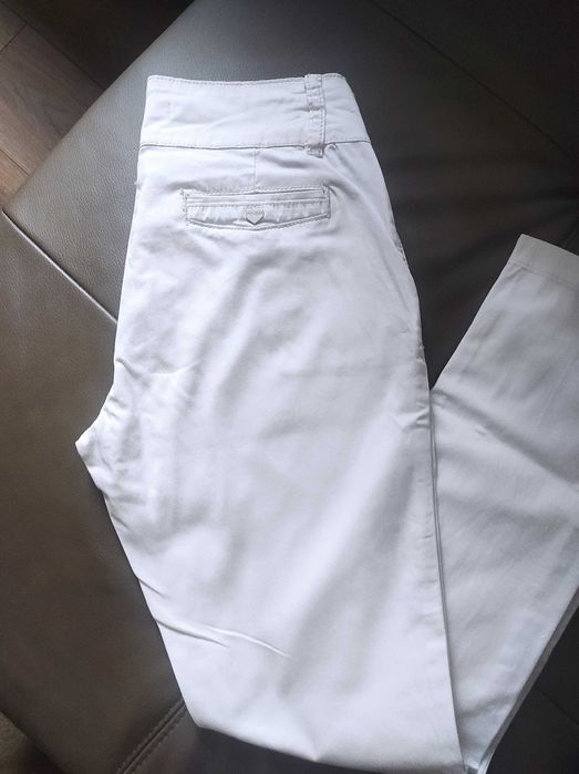 Бял класически панталон