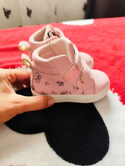 Vând adidași fetiță 50 amândouă perechile