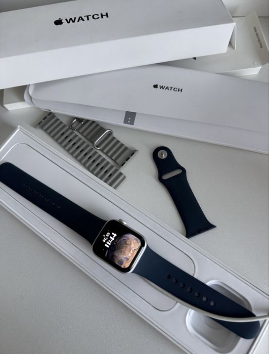 Продам часы Apple Watch SE оригинал