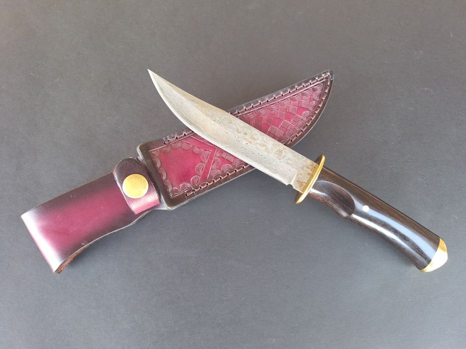 Ловен нож-дамаска стомана VG10 с кожена кания
