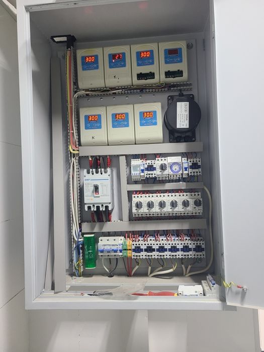 Elektrik hizmatlari. Generator stabilizator BYD zaryadka ustanovka