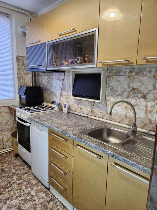 Vind apartament 2 camere , mobilat ,utilat , tiglina 1 ,lângă Tribunal