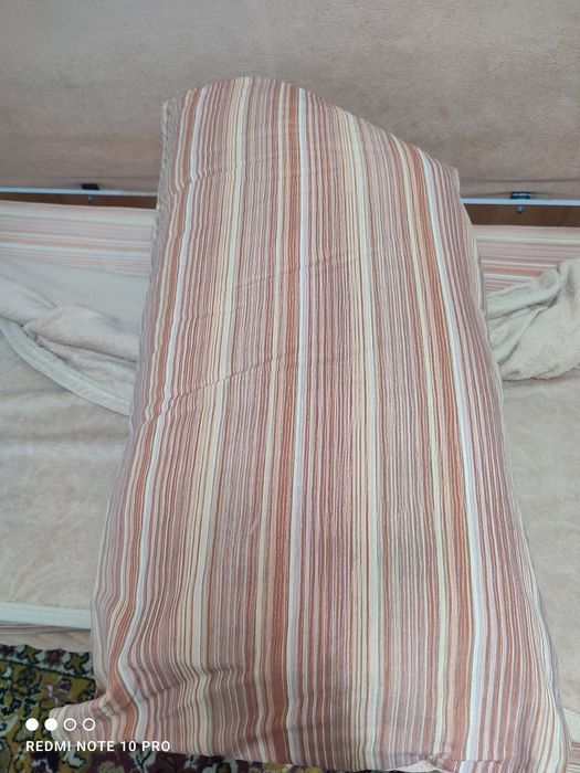 Продам две большие подушки от тахты