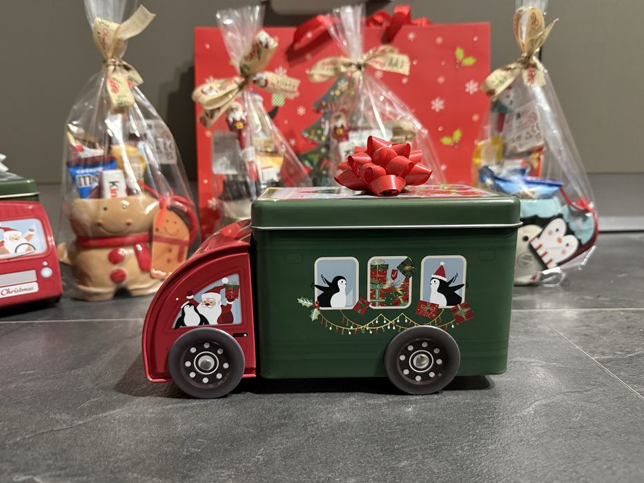 Cani de Craciun pline cu dulciuri