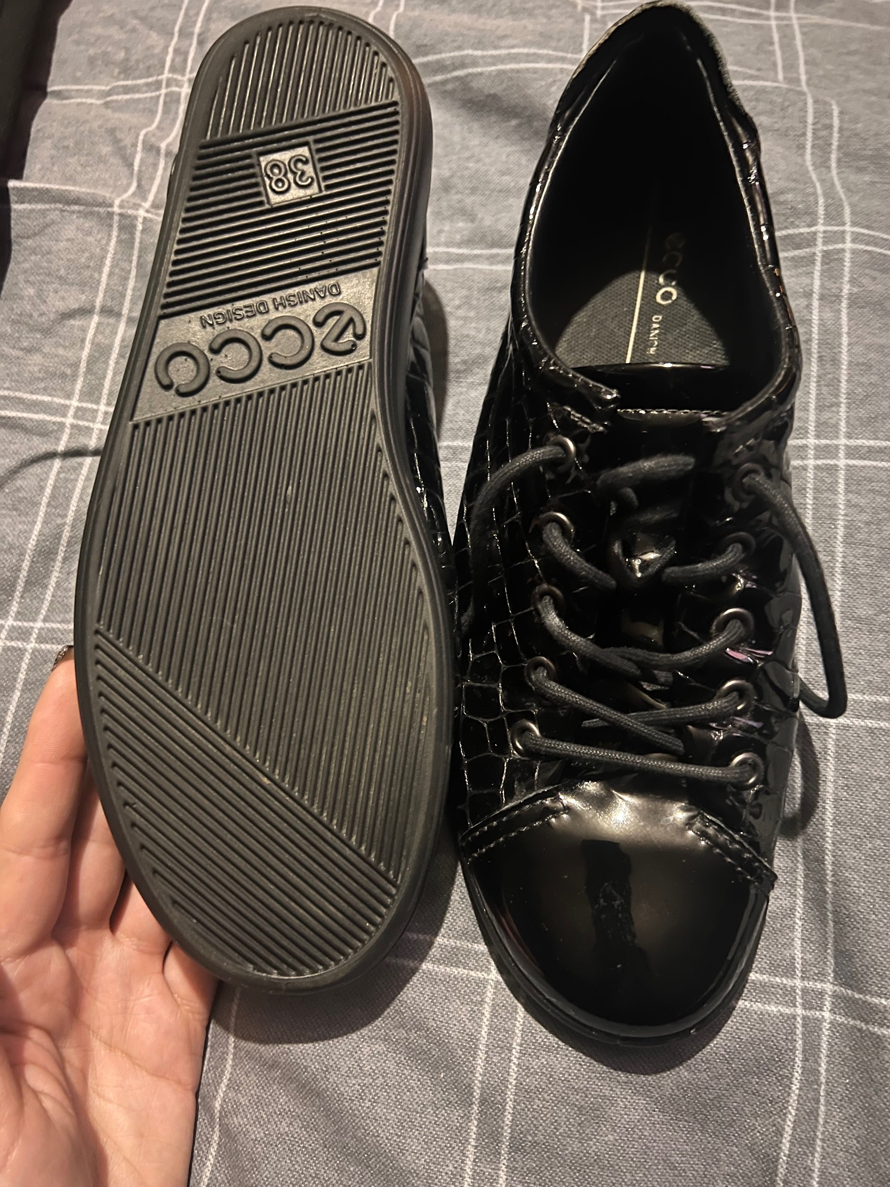 Обувки лак  Ecco-38