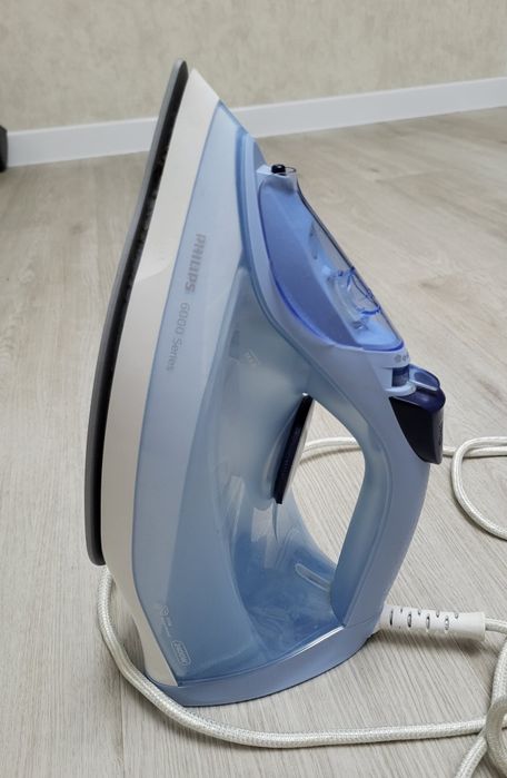 Утюг Philips 6000 Series
