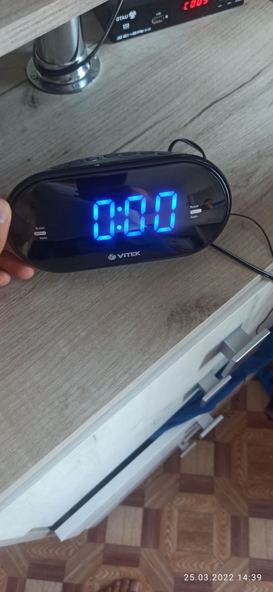 Радио часы фирма Vitek