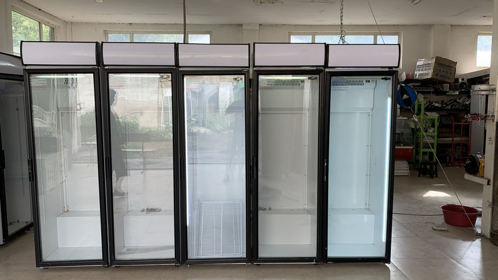 Витринный холодильник  / Холодильник