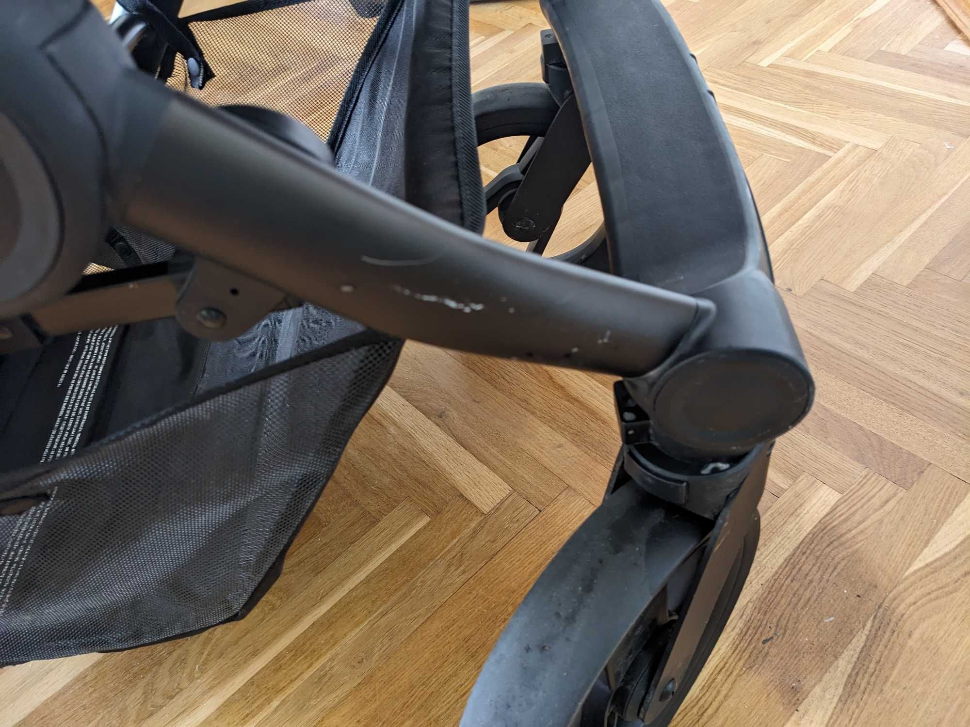 Продавам количка Mutsy Evo 2 + аксесоари към нея