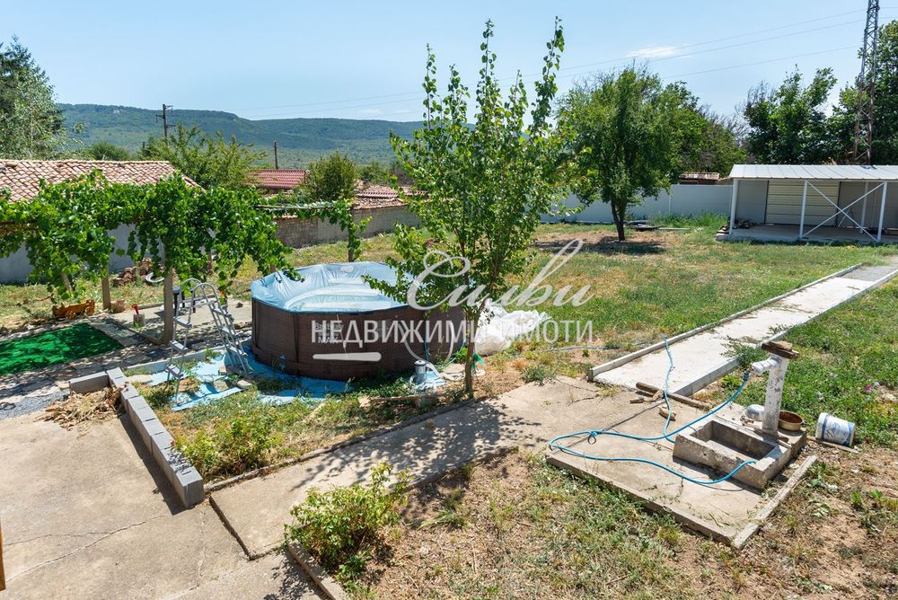 Самостоятелна къща - с.Ивански