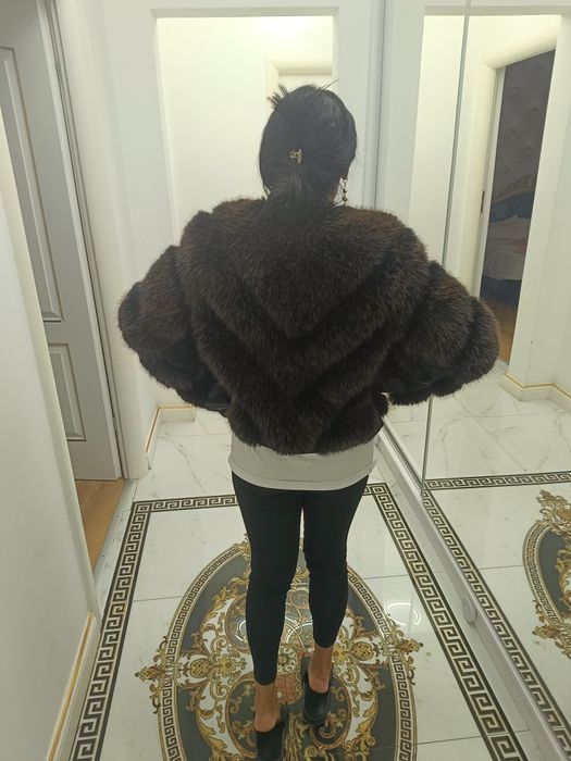 Vând haina de blana cu piele