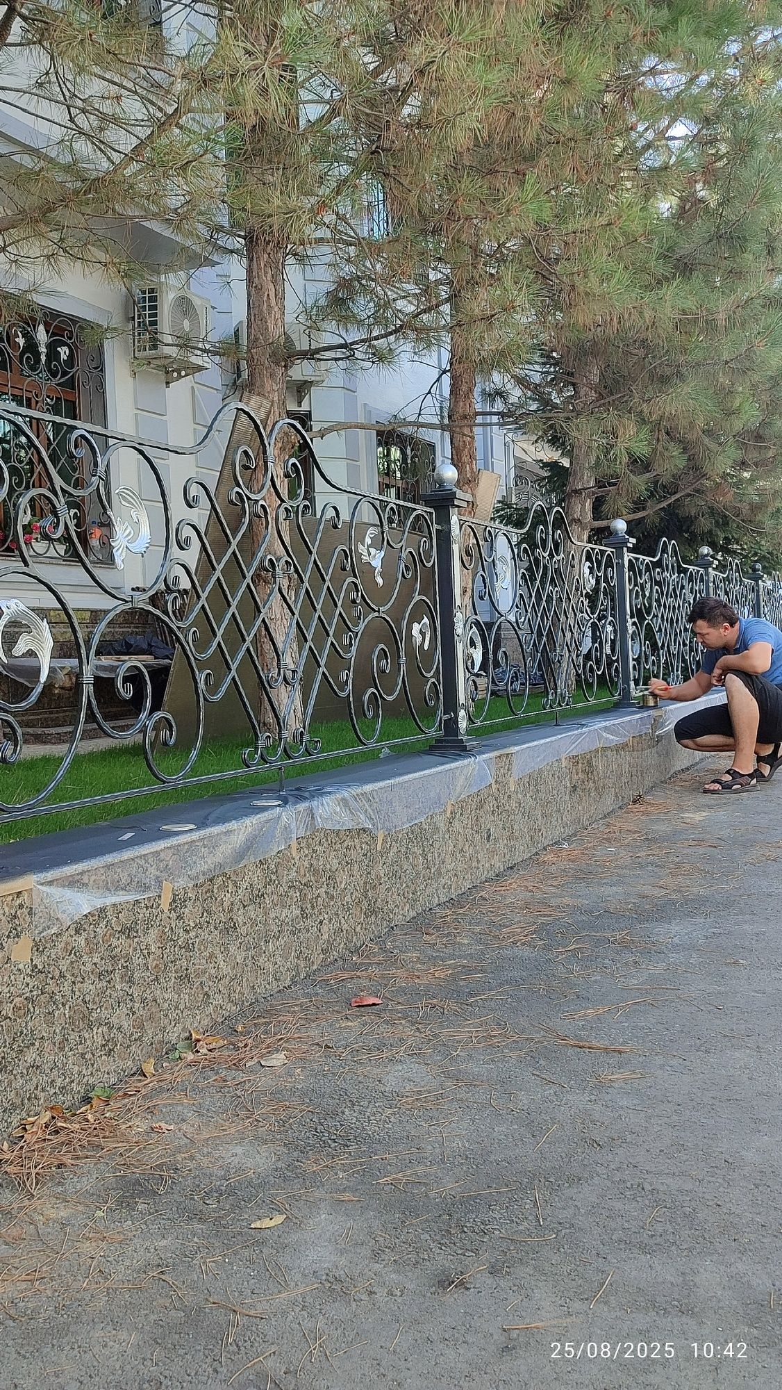 Darvoza va panjaralarga kraska sepamiz