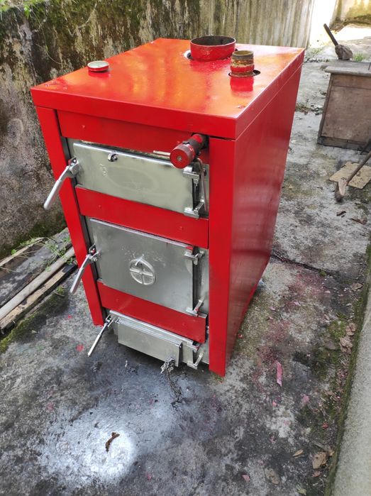 Vând centrala termica combustibil solid  lemn cărbune brichete