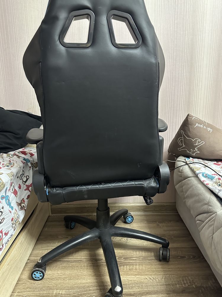 Продам игровое кресло