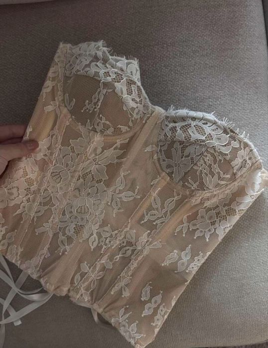 Корсет с дантела и връзки