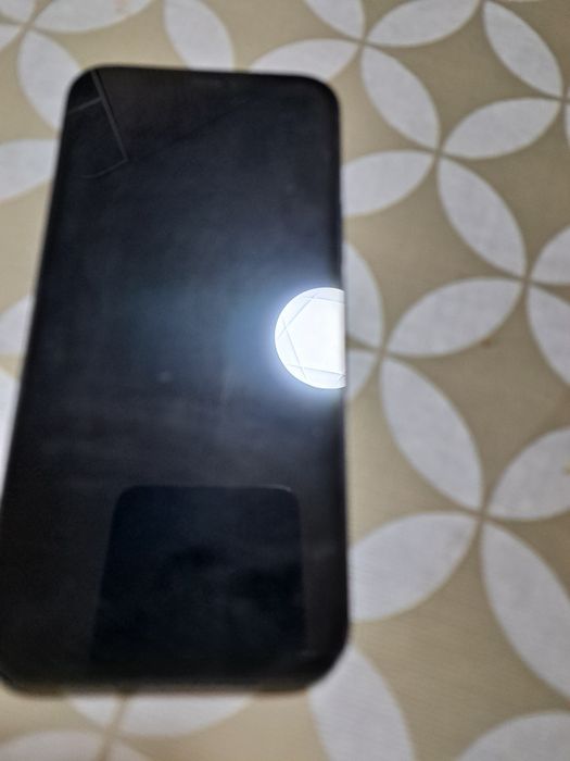 Продавам iphone 12