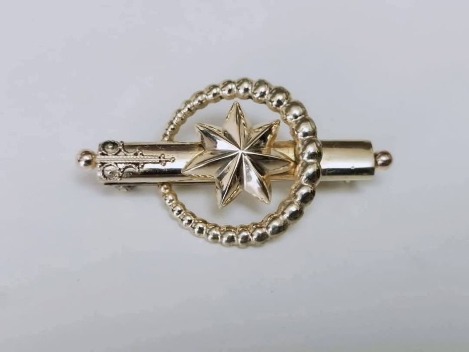 Veche brosa placata cu aur