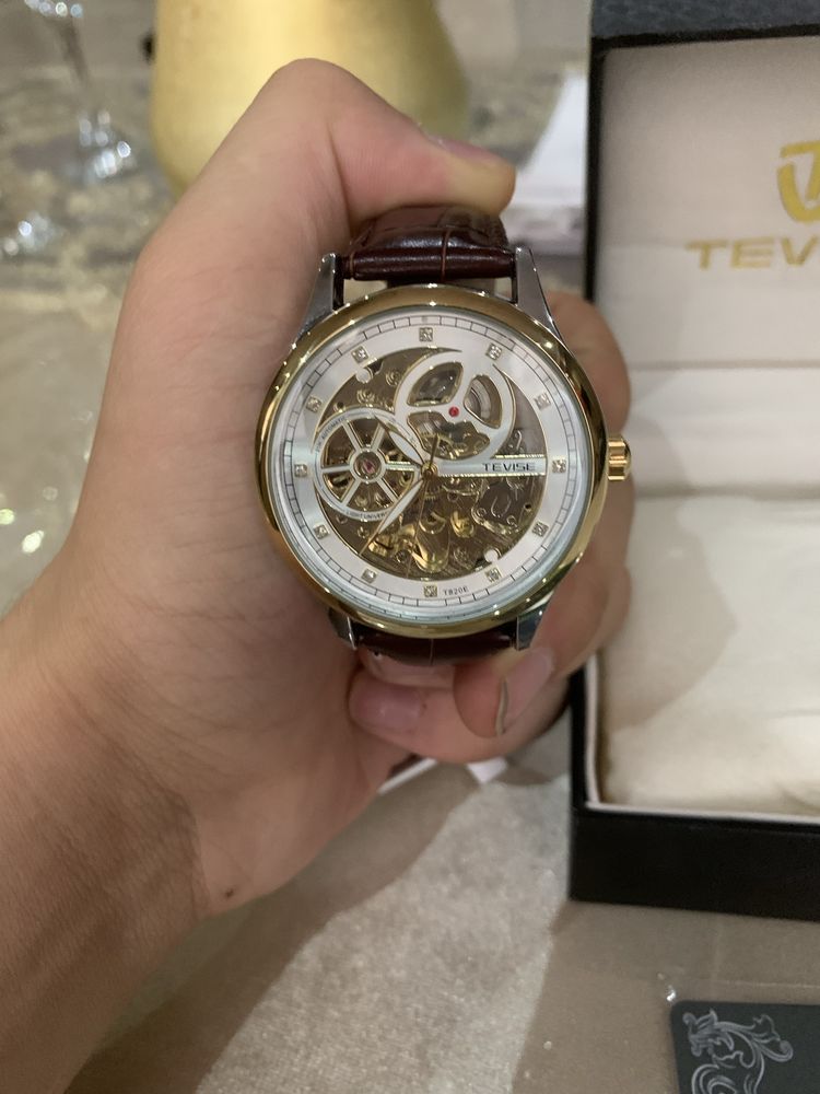 Механические часы. Tevise