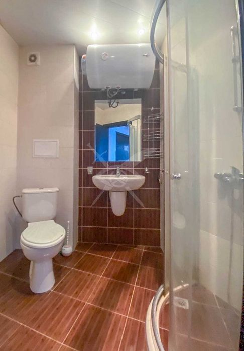 Продава се Тристаен апартамент в Бургас, Сарафово - 85 кв.м за 1589 €/кв.м - Снимка #2