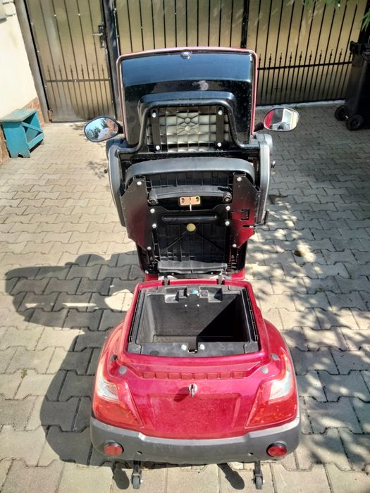 Scuter electric cu patru roți t