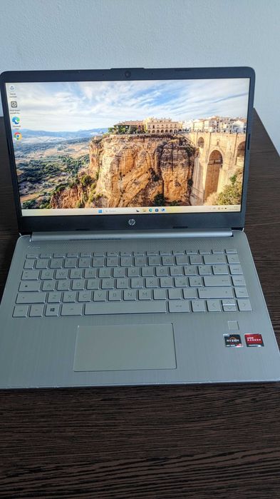 Laptop HP Ryzen 5,8 GB RAM