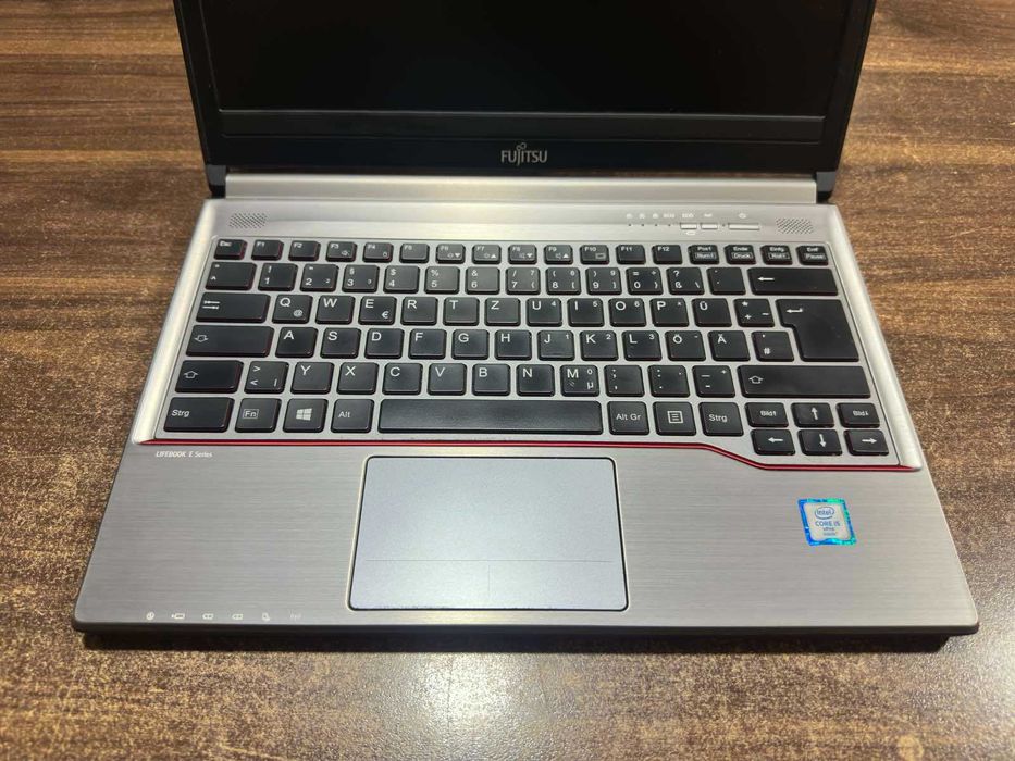 Лаптоп Fujitsu LifeBook E736, i5-6300U, 8GB RAM