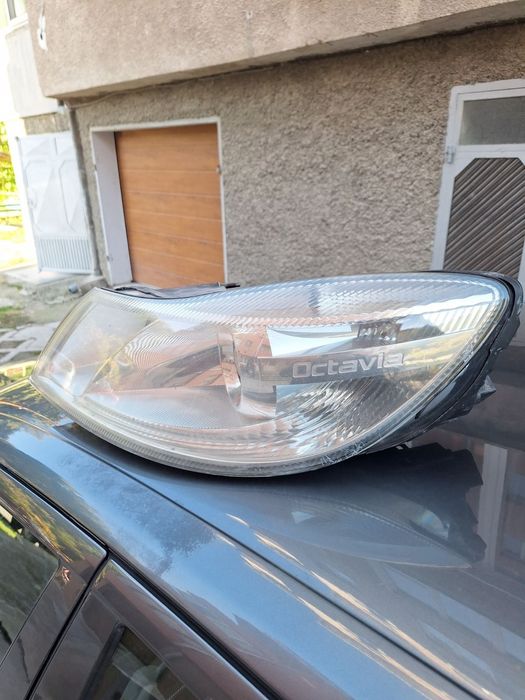 Оригинален фар (ляв) за Шкода Октавиа