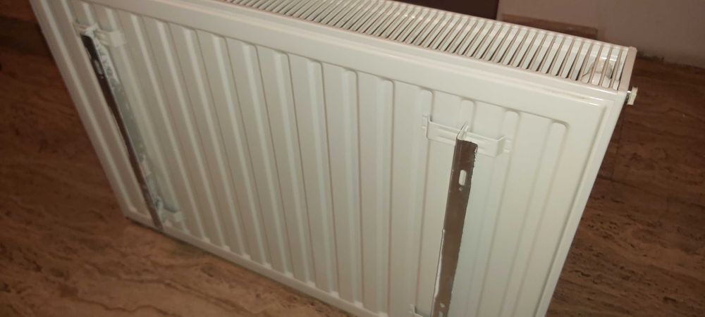 Calorifer otel Radson 900x600x22 + Cap termostat Herz + Suporti perete