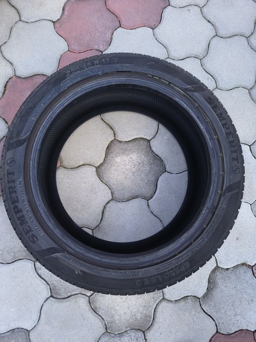 Vând 2 anvelope vara