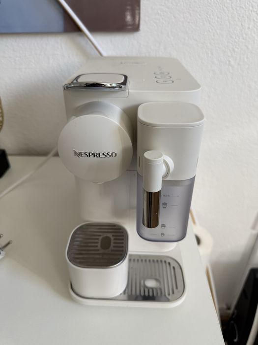 Aparat de cafea Nespresso